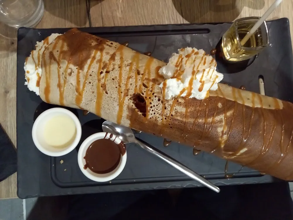 Galette Croustillante Avec Glace Et Chantilly Une Tuerie